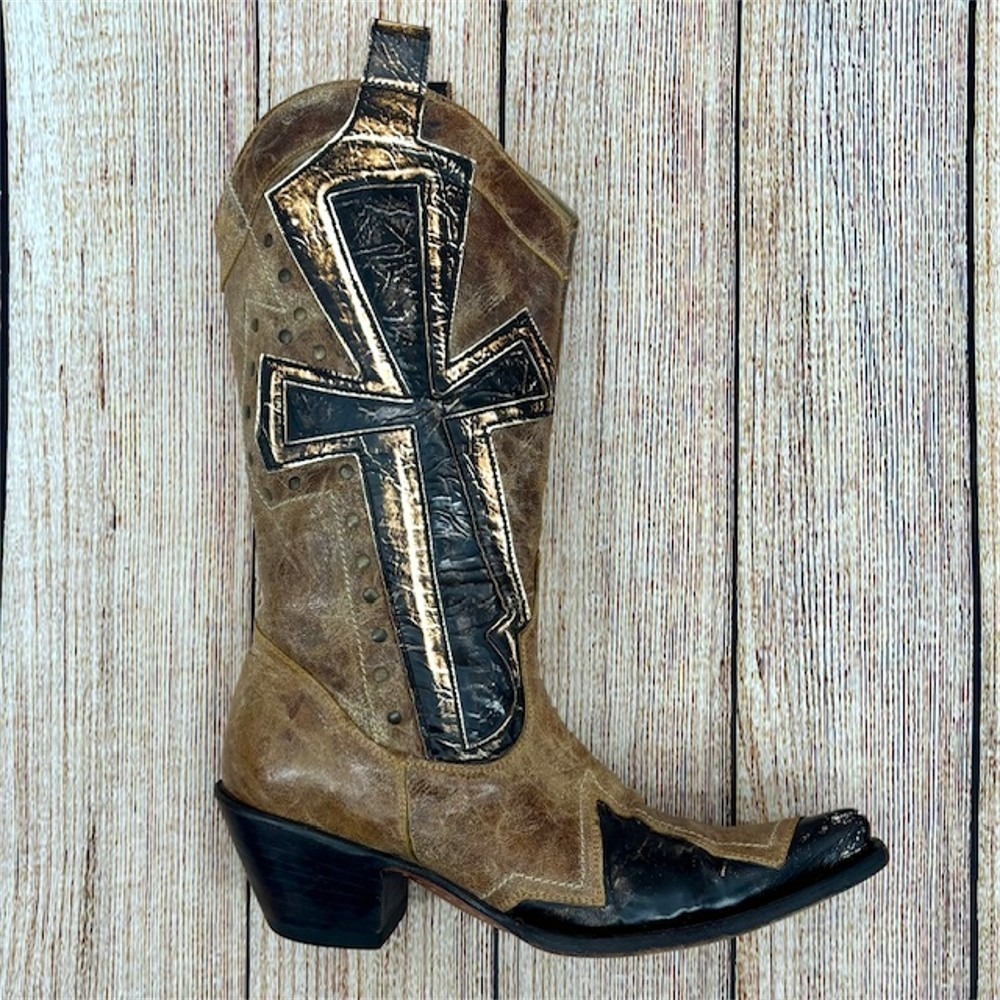 Stetson Men's Size 8 Studded Distressed Cross Snip‎ Toe Western Boots